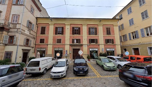 Foto Ufficio in Piazza Annessione 15, Macerata Centro di 150 m² in vendita