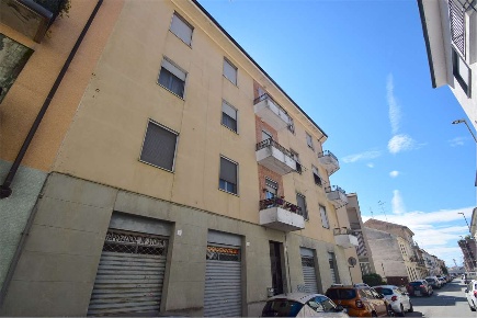 Foto Negozio in Via Mercadante 2, Vercelli Semicentro di 25 m² con 2 locali