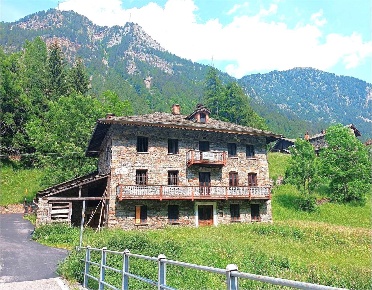 Foto Casa indipendente in Zer Lyso, Gressoney-Saint-Jean di 447 m²