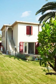 Foto Villa unifamiliare in via Lorato 6, Bordighera Centro di 132 m²