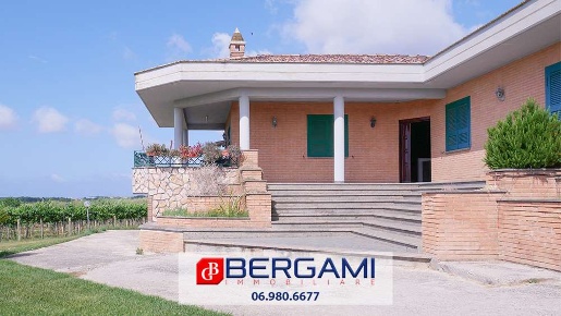 Foto Villa unifamiliare in Via Torre del Giglio  1072, Latina Acciarella
