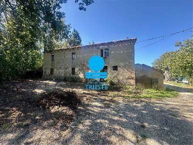 Foto Rustico a Pesaro di 295 m² con 10 locali in vendita