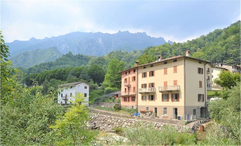 Foto Appartamento in Via Roncaglia Entro, San Giovanni Bianco di 360 m²