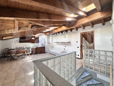 Foto Appartamento in Via Santa Valeria 1, Rezzago di 87 m² con 3 locali