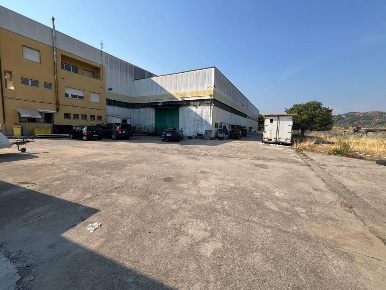 Foto Capannone industriale a Catanzaro Centro Storico di 600 m² in vendita