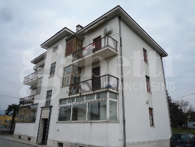 Foto Appartamento in Via cavour 3, Varano Borghi di 88 m² con 3 locali