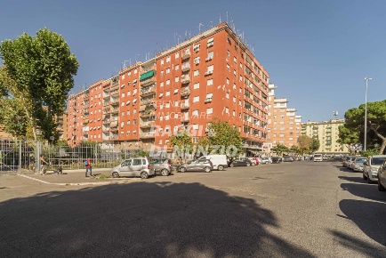 Foto Appartamento in Piazza dei Consoli 11, Roma Cinecittà di 110 m²