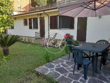 Foto Villa singola a Pietrasanta di 60 m² con 4 locali in vendita