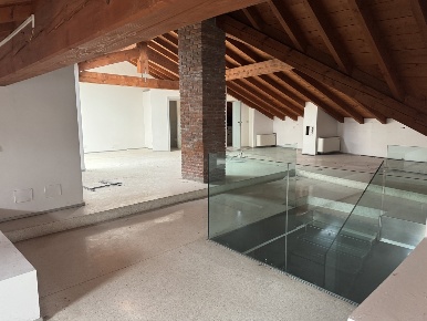 Foto Ufficio in Piazza della Vittoria 29, Lodi Centro Storico di 765 m²