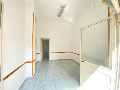 Foto Locale commerciale a Sant'Antimo di 50 m² con 2 locali in affitto