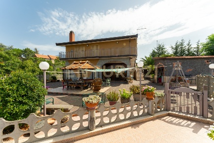 Foto Villa unifamiliare in Strada Provinciale  158, Biancavilla di 180 m²