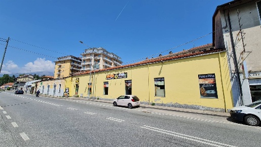 Foto Magazzino in Via Milano 51, Biella Chiavazza di 535 m² con 8 locali