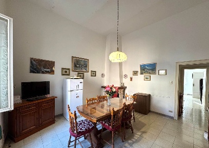 Foto Appartamento a Cecina Cecina Centro di 125 m² con 7 locali in vendita