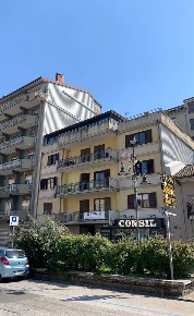 Foto Ufficio a Avellino Emanuele II, C. Colombo, Morelli e Silvati di 77 m²