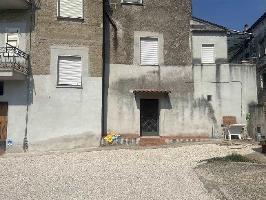 Foto Appartamento a Sessa Aurunca Cascano di 105 m² con 6 locali in vendita
