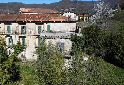 Foto Rustico a Casola in Lunigiana Centro di 610 m² con 10 locali