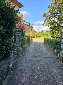 Foto Villa bifamiliare a Pratovecchio Stia Stia di 215 m² con 5 locali