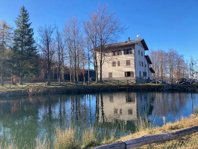 Foto Casa indipendente a Ventasso di 700 m² con 16 locali in vendita