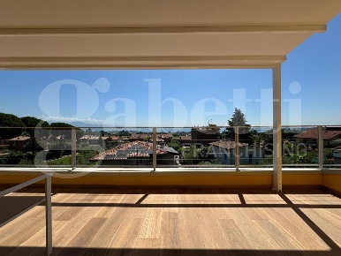 Foto Attico in Via Metelli 78, Padenghe sul Garda Centro di 242 m²