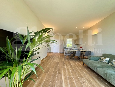 Foto Attico in Via Metelli 78, Padenghe sul Garda Centro di 242 m²