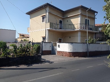 Foto Villa singola in VIA tremestieri 118, Mascalucia Centro di 200 m²