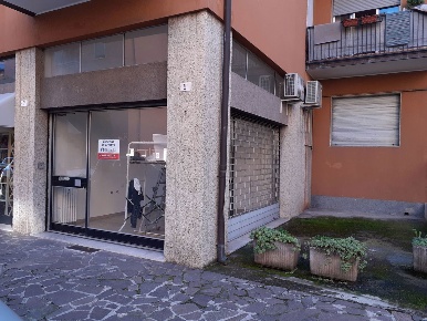 Foto Negozio in Via Bellezza 5c, Verona Zona Fiera di 20 m² con 1 locali