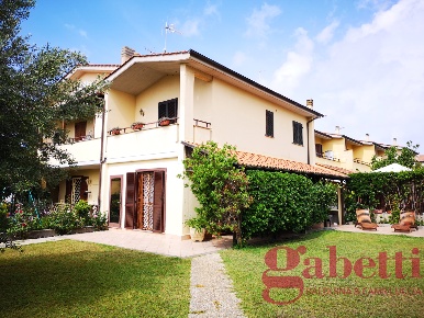 Foto Villa a schiera in Via Oceano Atlantico 3, Santa Marinella di 95 m²