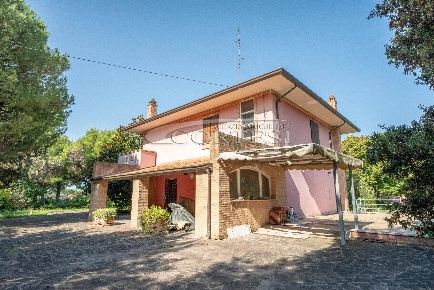 Foto Appartamento a Mondolfo di 266 m² con 8 locali in vendita