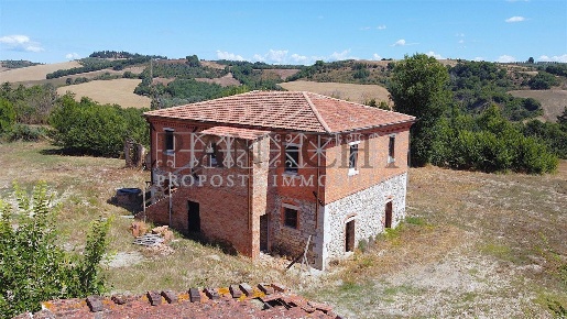Foto Rustico a Asciano di 1374 m² con 10 locali in vendita