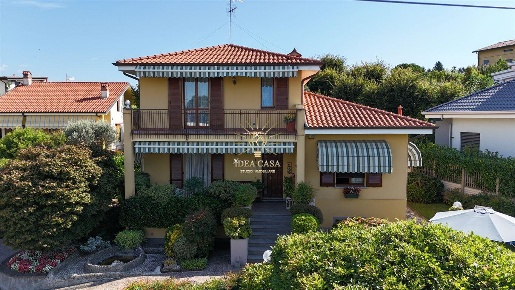 Foto Villa unifamiliare in SAN GREGORIO, Cassago Brianza Centro di 322 m²