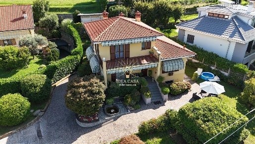 Foto Villa unifamiliare in SAN GREGORIO, Cassago Brianza Centro di 322 m²