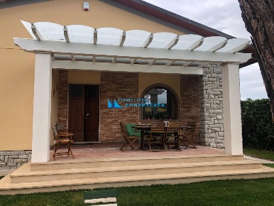 Foto Villa bifamiliare a Massa Ronchi - Poveromo di 120 m² con 5 locali