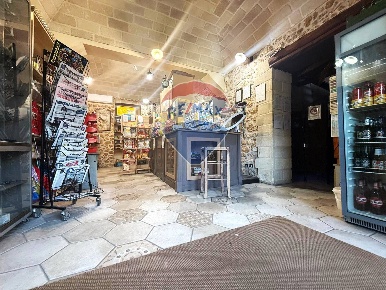 Foto Locale commerciale in Via Vespri, Valderice Centro di 60 m² in vendita