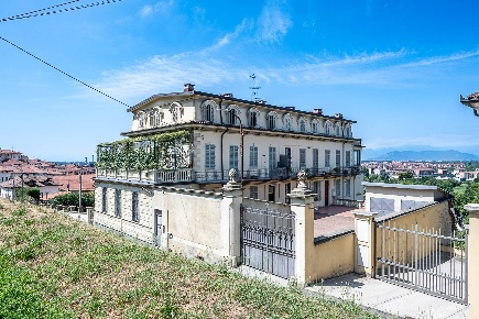 Foto Appartamento in Via Monfalcone, Moncalieri Centro Storico di 170 m²
