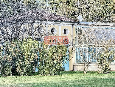 Foto Villa singola a Preganziol di 440 m² con 16 locali in affitto