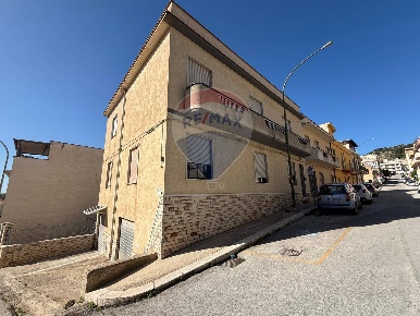 Foto Appartamento in Via della Vittoria, Valderice Centro di 125 m²
