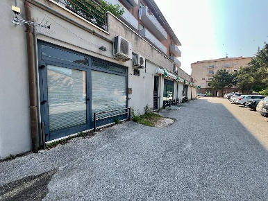 Foto Locale commerciale in VIA XIII LUGLIO, Fabriano Centro di 74 m²