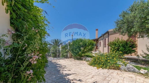 Foto Villa unifamiliare in Via delle carpe, Alcamo Alcamo Marina di 232 m²