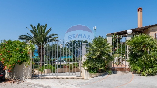 Foto Villa unifamiliare in Via delle carpe, Alcamo Alcamo Marina di 232 m²
