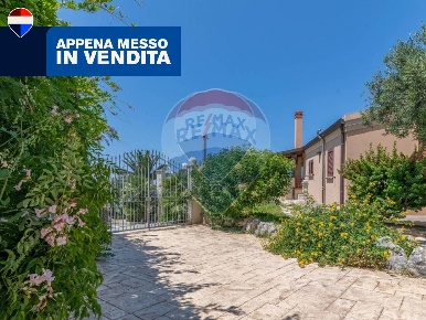 Foto Villa unifamiliare in Via delle carpe, Alcamo Alcamo Marina di 232 m²