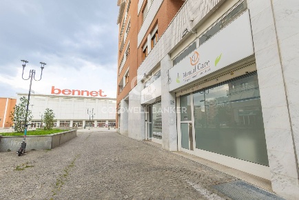 Foto Negozio in Via Issiglio, Torino San Paolo di 96 m² con 4 locali