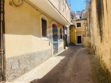 Foto Attività commerciale in Via A. Grana, Modica Modica Alta di 81 m²
