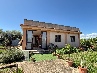 Foto Villa unifamiliare in VIA ISOLA, Siracusa Isola di 90 m² con 3 locali