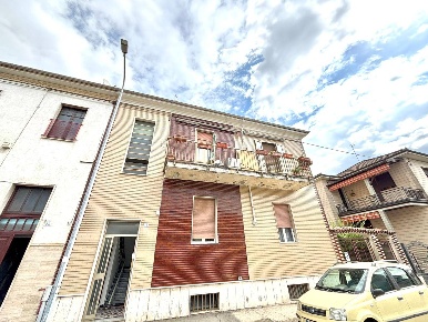Foto Appartamento a Alessandria Cristo di 90 m² con 4 locali in vendita