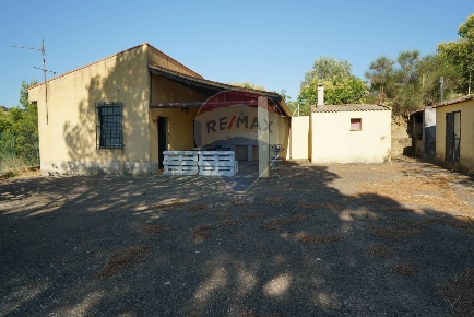 Foto Rustico in Strada vicinale Risicallà Vallata lunga, Enna di 41 m²