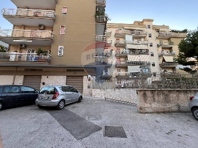 Foto Appartamento in Via Antonio Gramsci, Trani di 87 m² con 3 locali