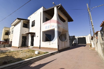 Foto Villa singola in Viale Dei Pini, Augusta Agnone di 288 m² in vendita