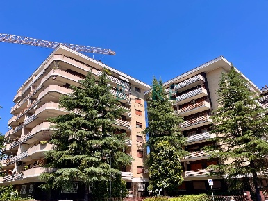 Foto Appartamento in Via Simone Martini, Roma di 94 m² con 3 locali
