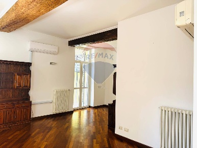 Foto Appartamento in VIA EMILIA, Tortona Centro di 108 m² con 3 locali