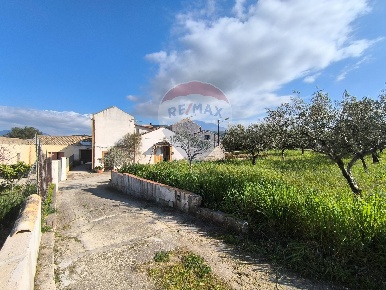 Foto Rustico in Via Piave, Buseto Palizzolo Centro di 200 m² con 5 locali